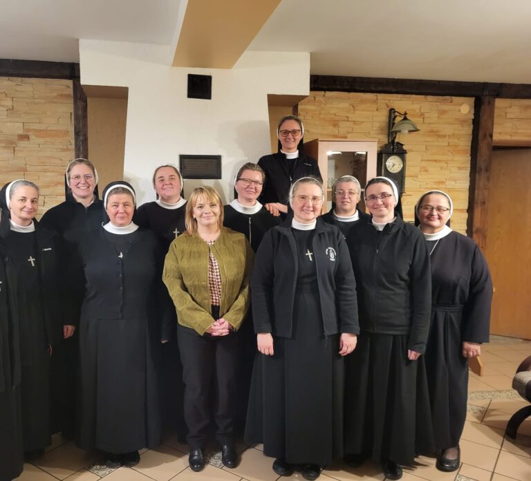 Towarzysz(yć) w D(d)rodze. Sztuka słuchania młodych